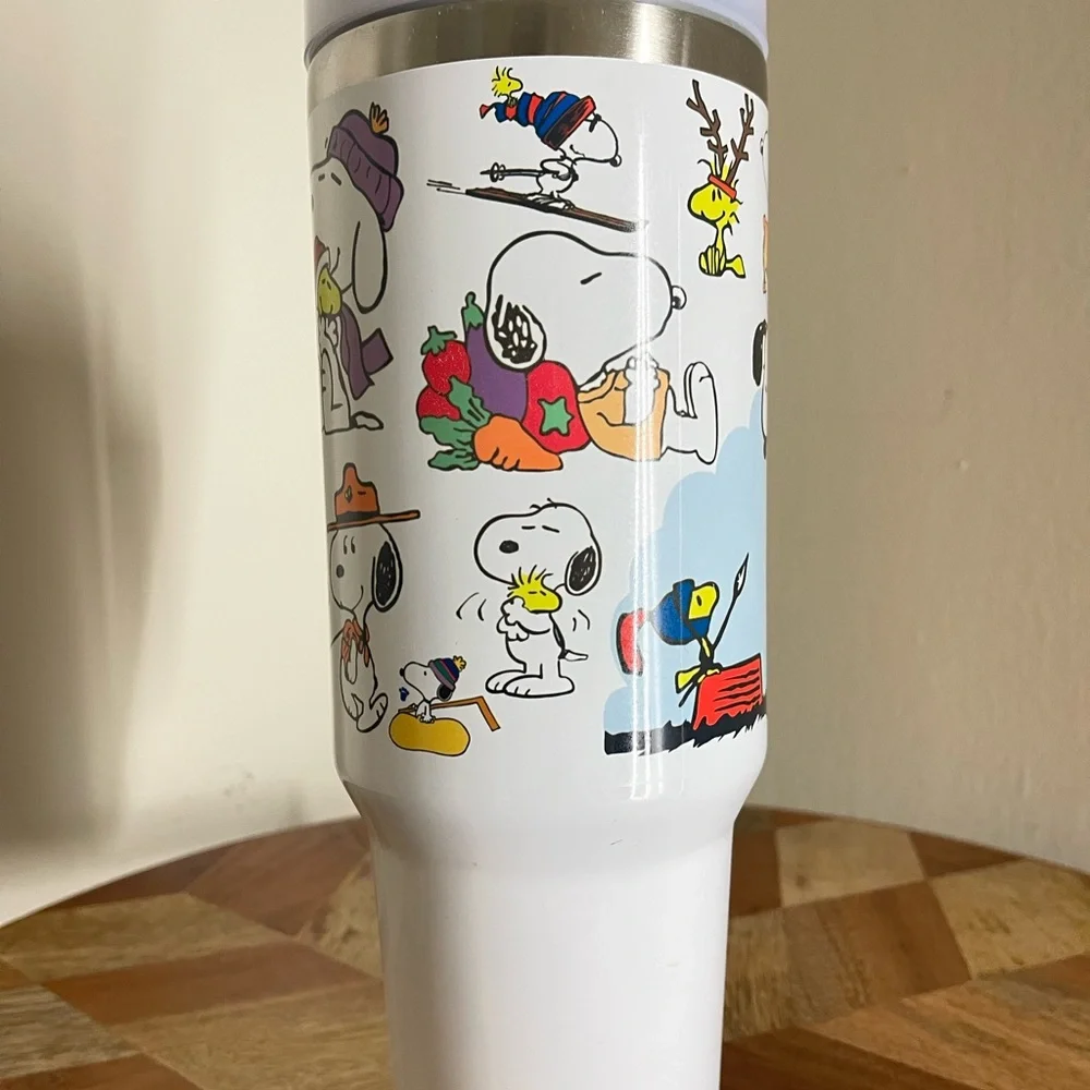 Peanuts Snoopy 40 oz TUMBLER friends Christmas Brand new 40oz TUMBLER double wal